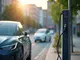 e-autos-ueberzeugen-nutzer-doch-reichweite-laden-und-foerderung-bleiben-umstritten
