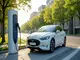 neue-akkugarantie-und-ladebordstein-mehr-sicherheit-und-komfort-fuer-e-auto-fahrer